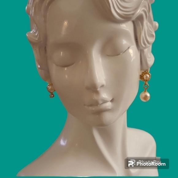 3/$30 VTG Mismatched Pearlesque Flapper Post Earrings - Picture 1 of 4
